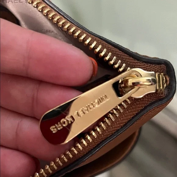 Michael Kors Tan Leather Tote Bag with Structured Design NWOT - Picture 8 of 15